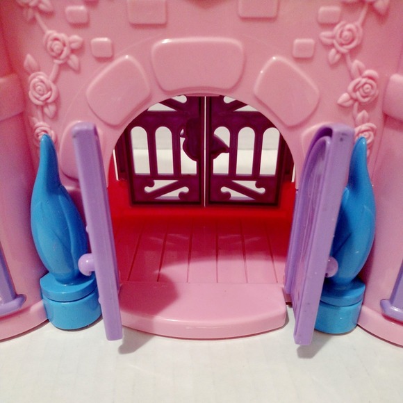 VeggieTales Princess Castle Pink Incomplete As Is - Picture 3 of 13